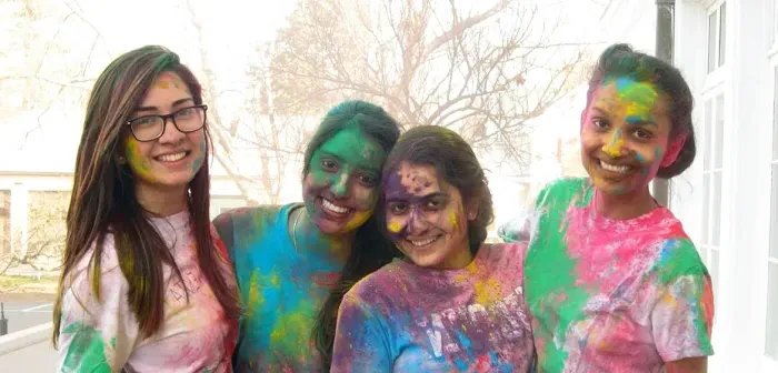 学生 at the EKTA Holi celebration